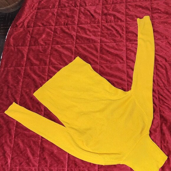 Cozy Yellow Turtleneck Sweater - Picture 12 of 12